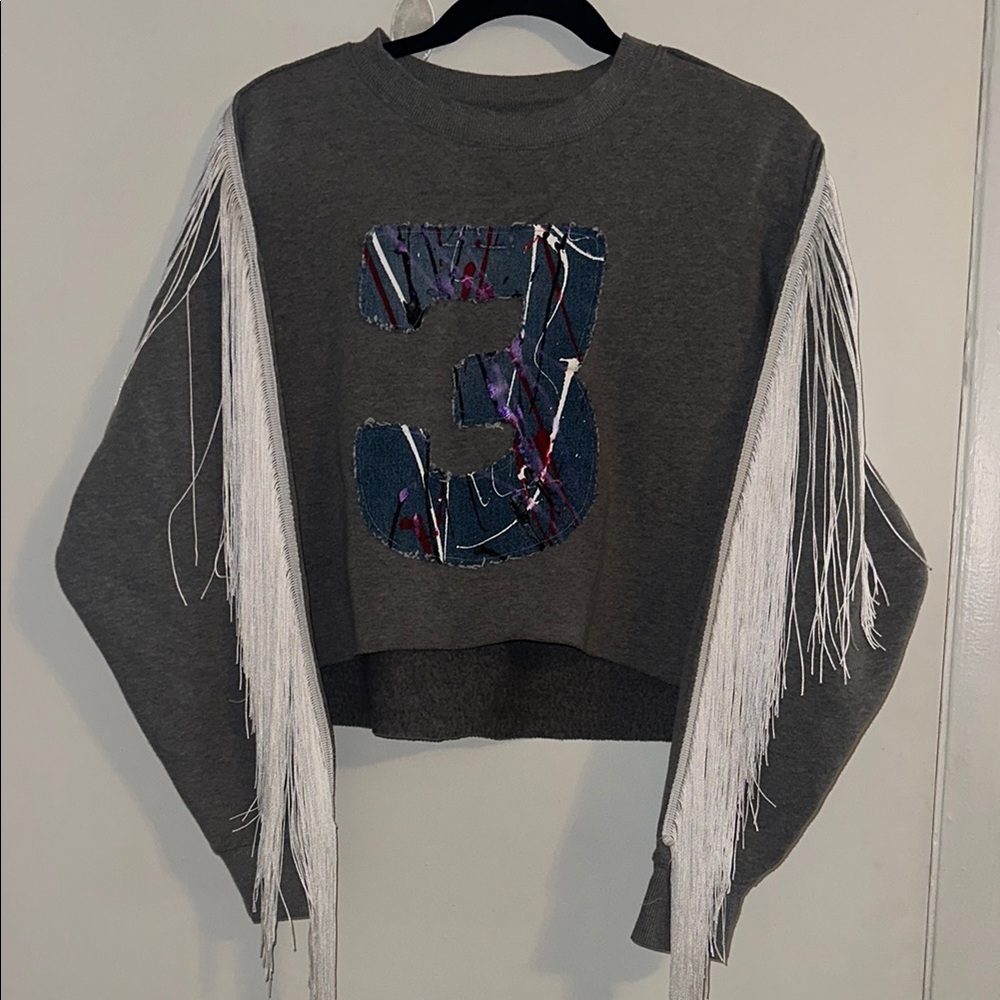 Trendy Gray Sweatshirt with Fringe and Artistic Number